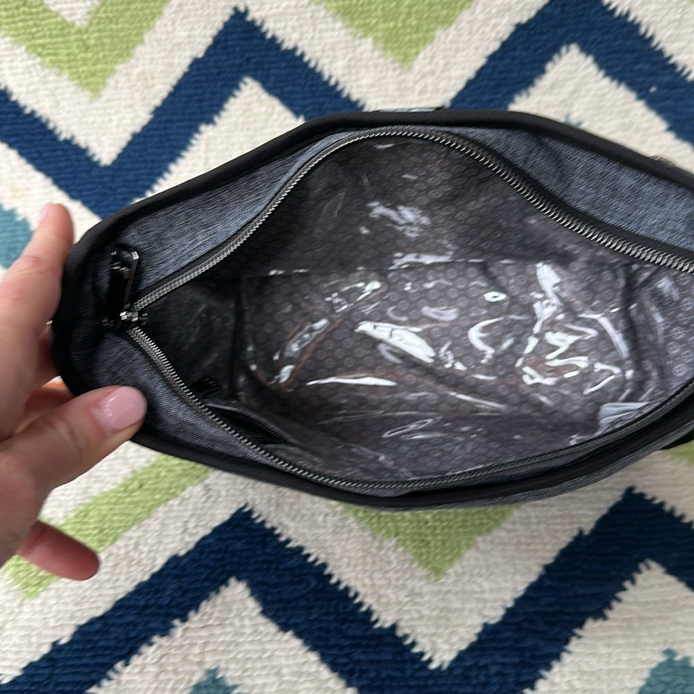 NWOT Lug Parasail Cosmetic Pouch - Picture 9 of 10